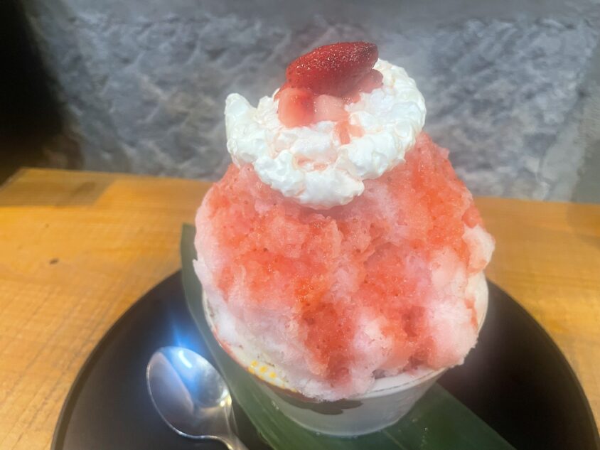 【鹿児島・かき氷】「おるがんと氷店」で、まみれいちご!最後まで苺づくしの贅沢かき氷