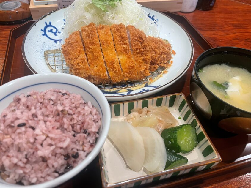 【鹿児島・霧島市・とんかつ】「名代かつ屋 藤の森」で絶品とんかつ!サクッとジューシー、特選熟成ロースかつ膳を実食